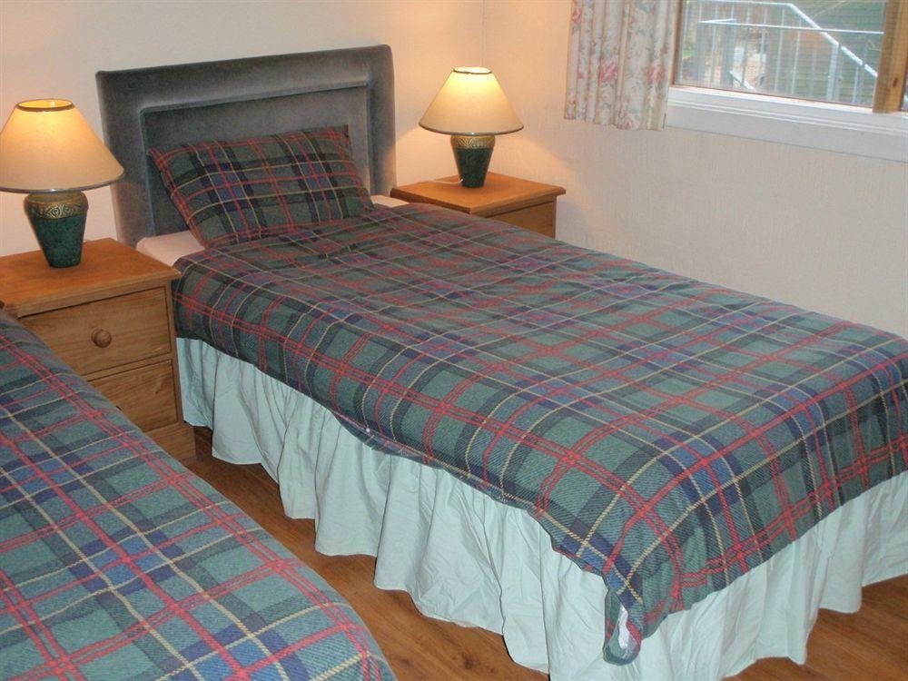 The Stronlossit Inn Fort William Exteriör bild