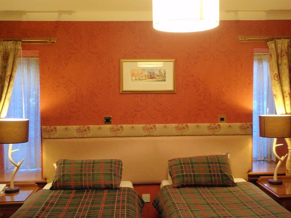 The Stronlossit Inn Fort William Exteriör bild