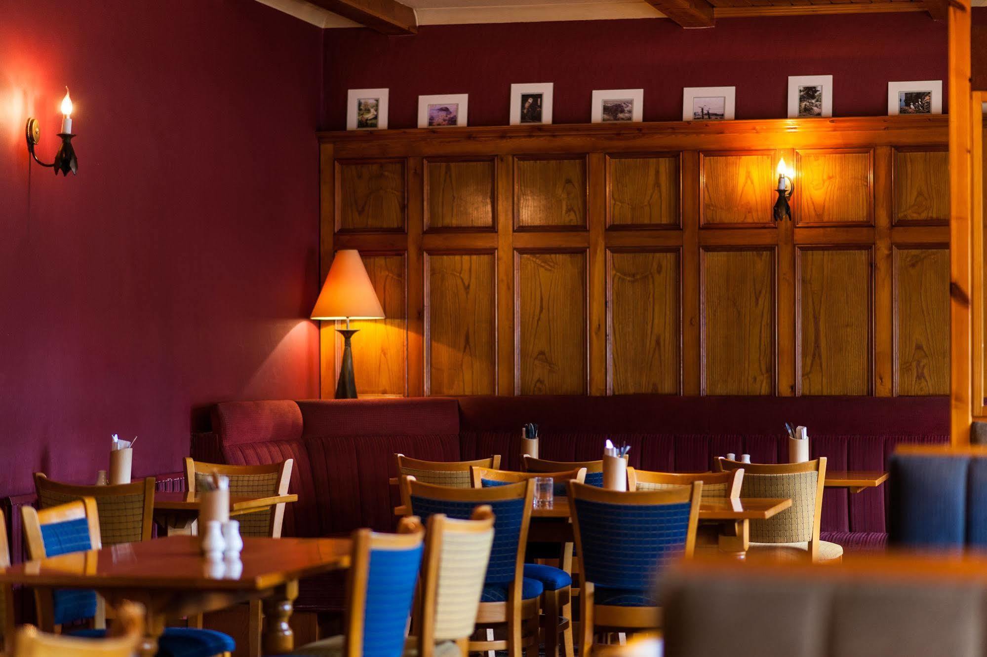 The Stronlossit Inn Fort William Exteriör bild