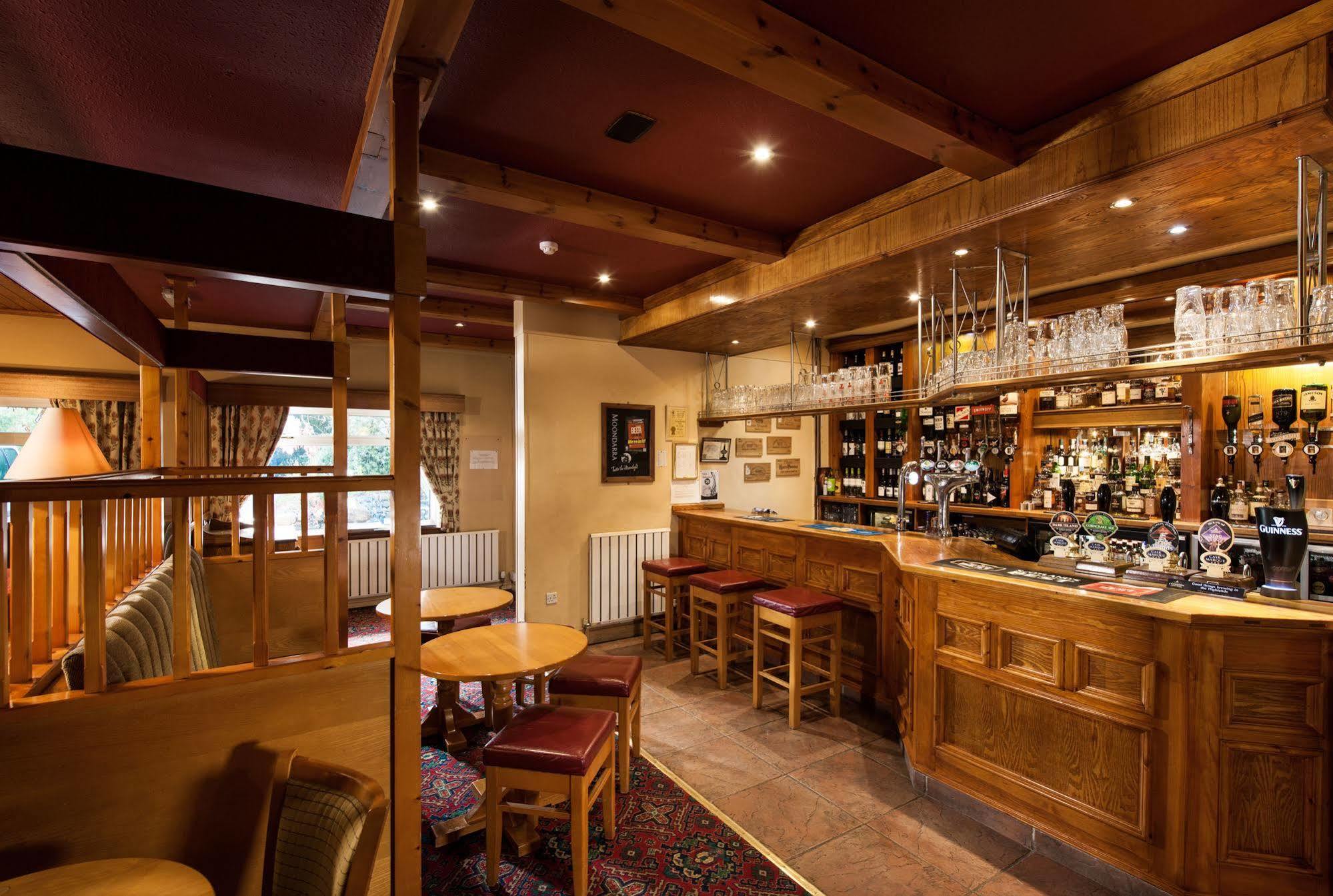 The Stronlossit Inn Fort William Exteriör bild