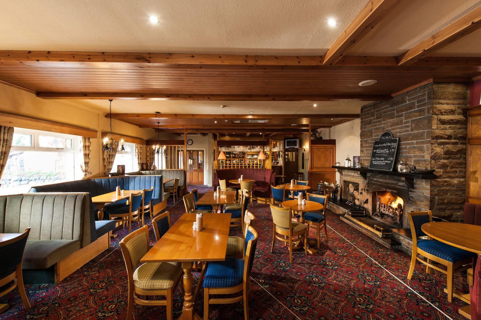 The Stronlossit Inn Fort William Exteriör bild