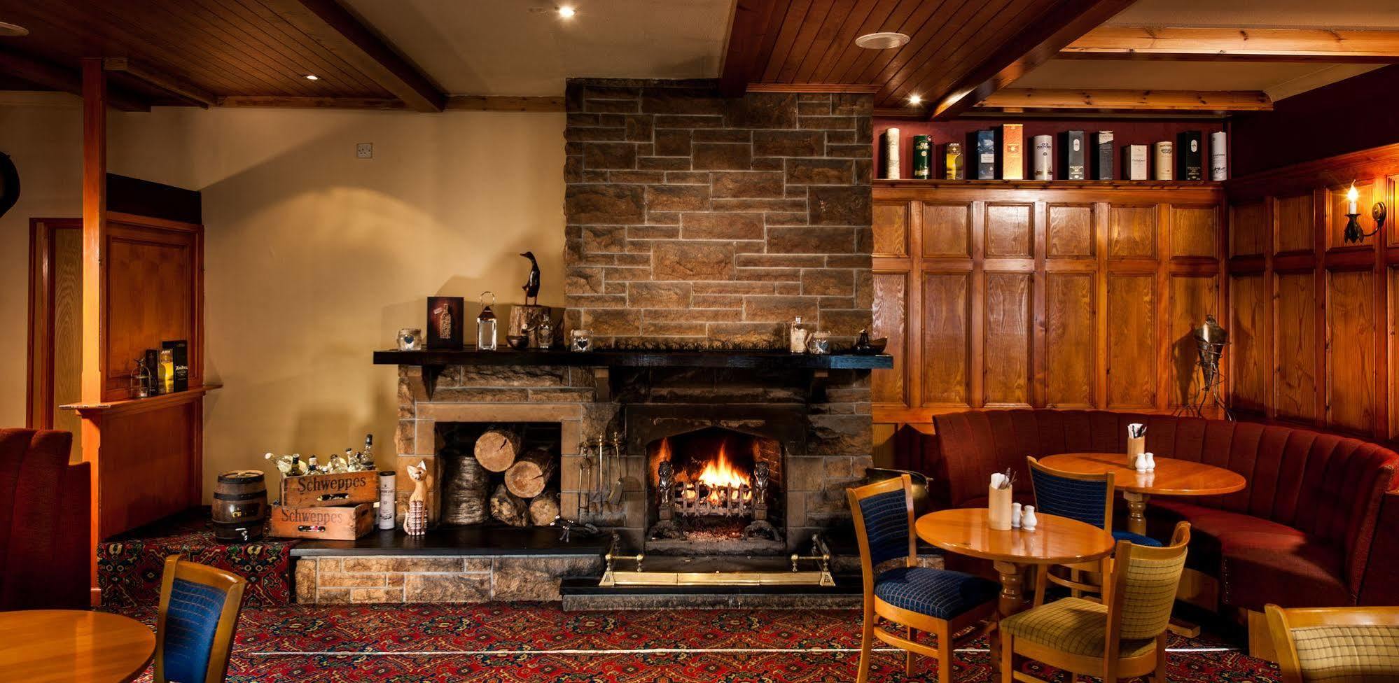 The Stronlossit Inn Fort William Exteriör bild